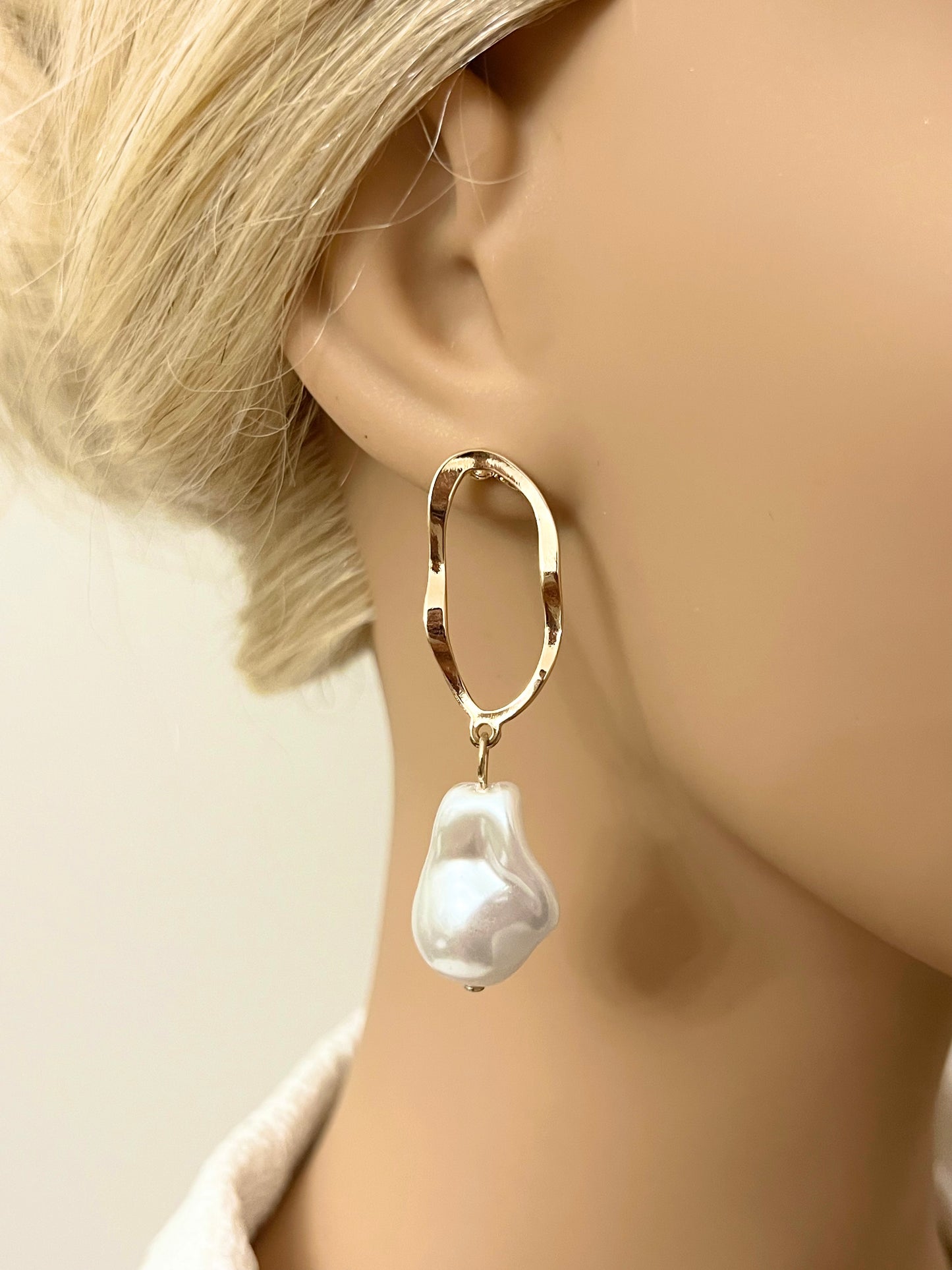 Miami Pearl Earrings